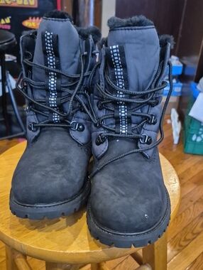 NEW--Black Lace-Up Faux Fur Winter Hiking Boots